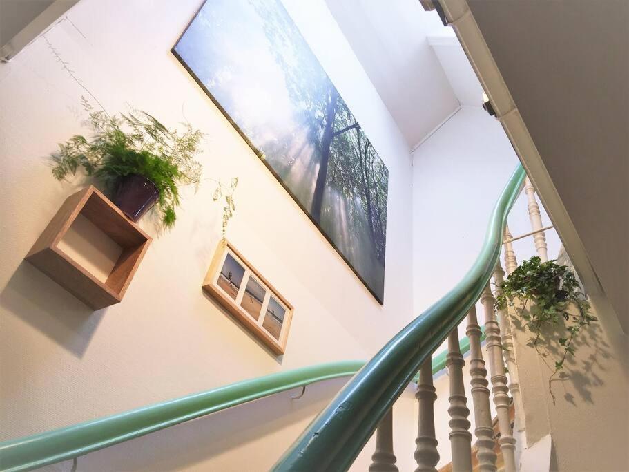 Central 2Br With Balconies And Art In Historical University Area Берген Экстерьер фото