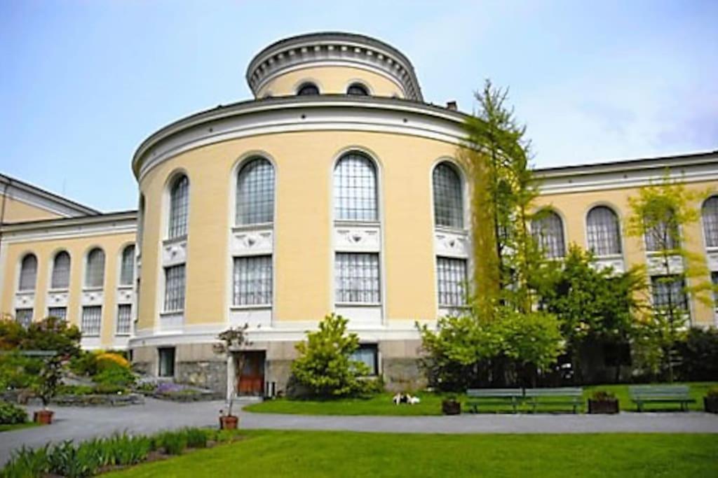 Central 2Br With Balconies And Art In Historical University Area Берген Экстерьер фото